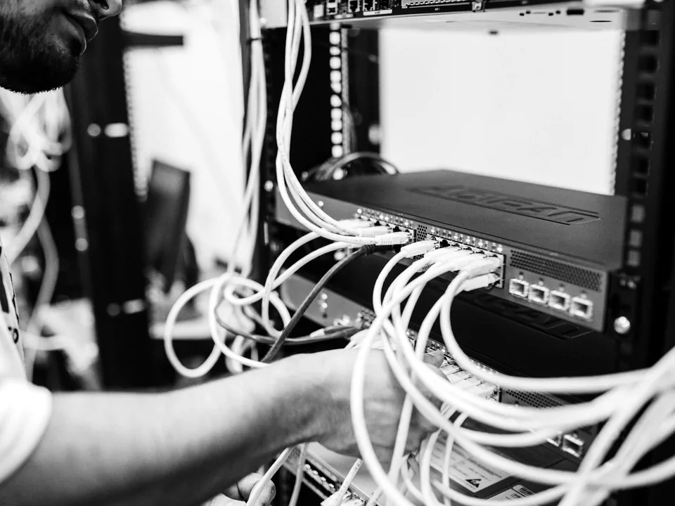 Field test device and connectors used for cable certification